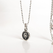 Load image into Gallery viewer, Medalikėlis-talismanas su grandinėle "Laimė", sidabras 925