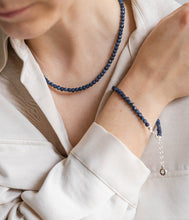 Load image into Gallery viewer, Tamsiai mėlyno safyro sidabro 925 apyrankė moterims "Sielos dovanos" - Petit Secret