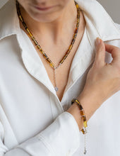 Load image into Gallery viewer, Baltijos gintaro sidabro 925 kolje moterims medaus spalvos "Saulės istorijos"